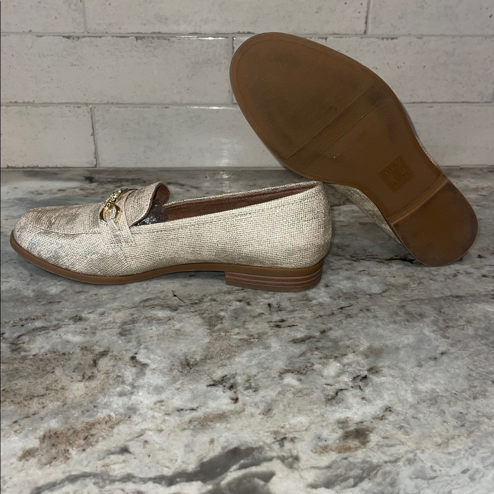 Naturalizer Gold Buckle Linen Ladies Loafers Size 8.5 - Picture 3 of 8